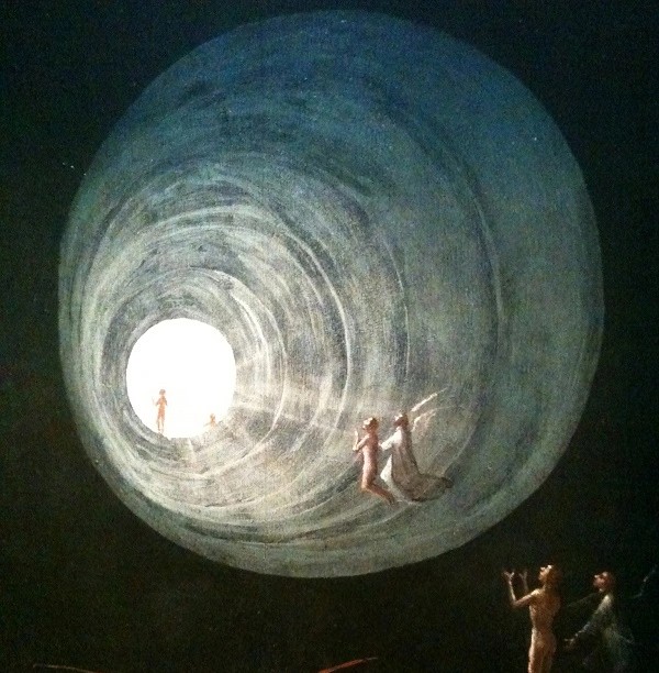 Image symbolique représentant l'exploration des vies antérieures, avec des silhouettes et des portails temporels.